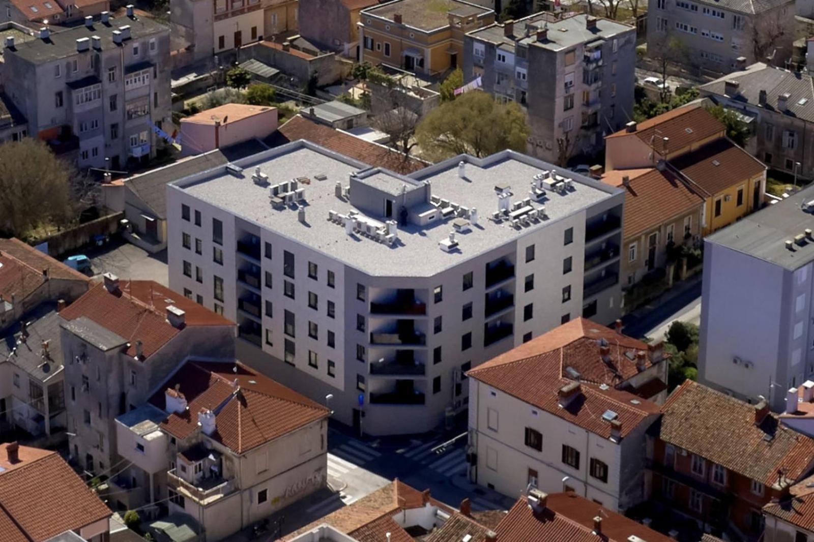 You & Me Pula With Garage Parking מראה חיצוני תמונה
